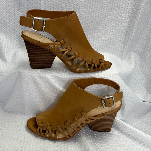Vince Camuto 8 38 Peek Toe Stacked Square Heel Leather Braid VC-ANKARA Caramel - Picture 1 of 8